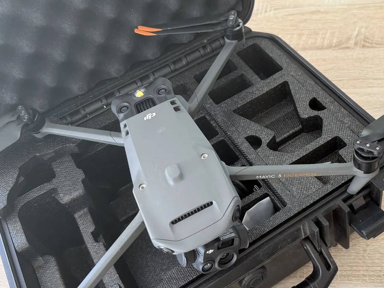 Unsere DJI Mavic 3T mit Kameramodul aus Weitwinkel-, Tele- und Wärmebildkamera